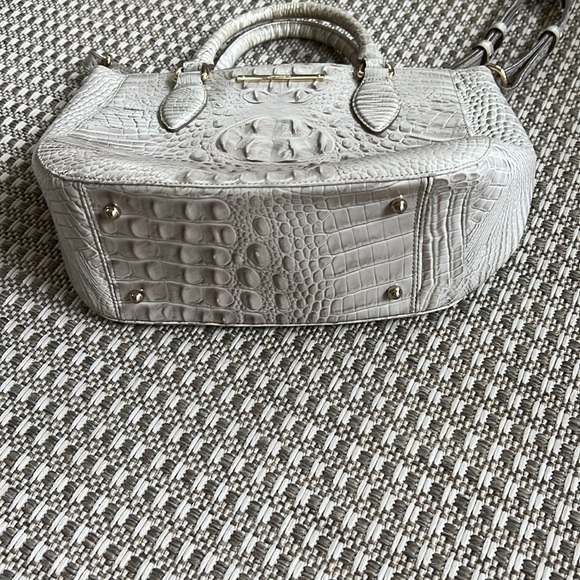 Cream / light grey tones Melbourne Brahmin bag with shoulder strap and handles. - Picture 9 of 9
